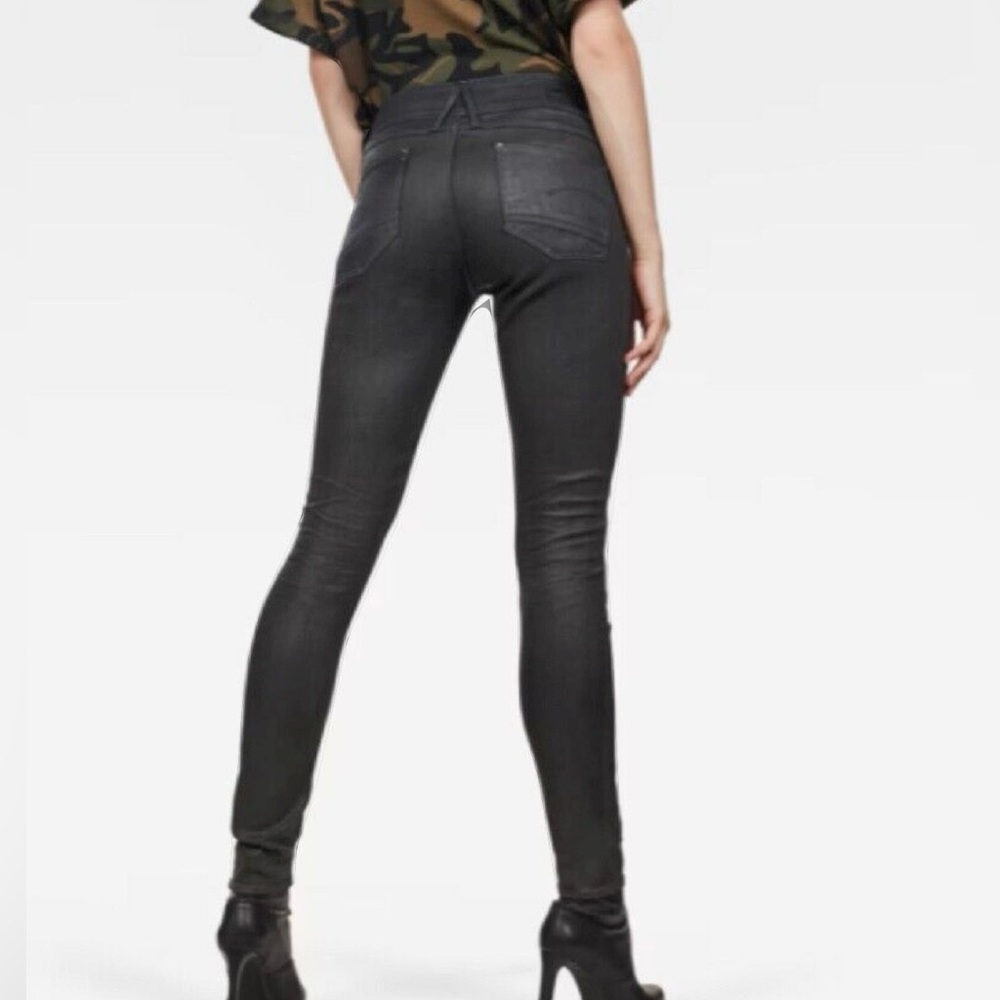 G-Star Women’s Black 3D Jeans with a slight sheen, skinny